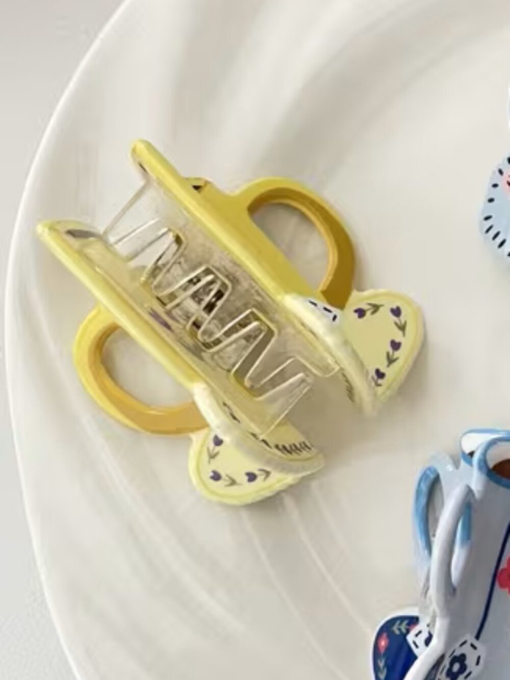 Tea Cup Hair Claw Clip - Picture 3 of 3